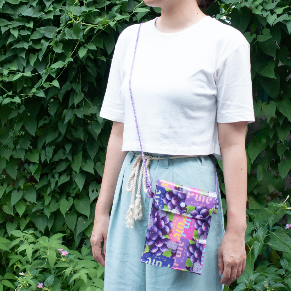 アップサイクルグッズ サコッシュ ピュレグレープ – Kanro POCKeT